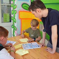 Papierflieger selbst machen: Das geht einfach und macht Spaß.