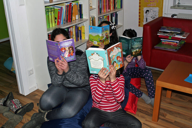 Lesen macht Spaß! Das können die Kinder im Leseclub in der Rheinstraße bestätigen. (Foto: Stadt Salzgitter)