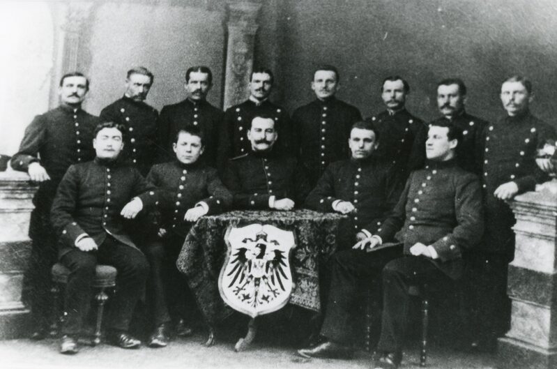 Die Belegschaft des Kaiserlichen Postamtes