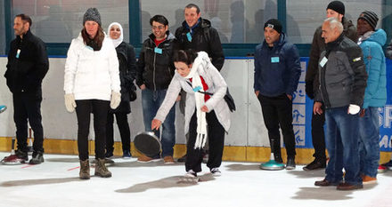Viele Flüchtlinge sahen zum ersten Mal in ihrem Leben Eis und hatten Spaß an der neuen sportlichen Aktivität. (Foto: Stadt Salzgitter)