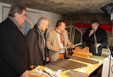 Foto von links: Kirchenvorstand Karl Heinz Rudolph, Geschäftsführer Rainer Dworog und Wolfram Skorczyk, Orgelbauer Martin Hillebrand