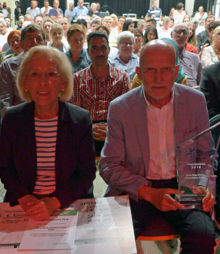 Anne-Rose und Hans-Jürgen Kothe freuen sich über den Integrationspreis. (Foto: Stadt Salzgitter)