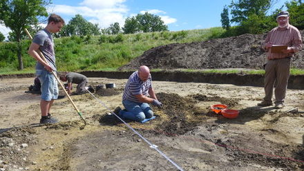 Hendrik Sukopp, Uwe Strack und Hartwig Paul beim Vermessen einer der Fundstellen.