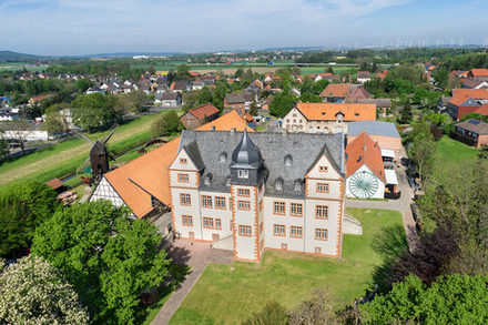 Luftaufnahme des Schlosses Salder