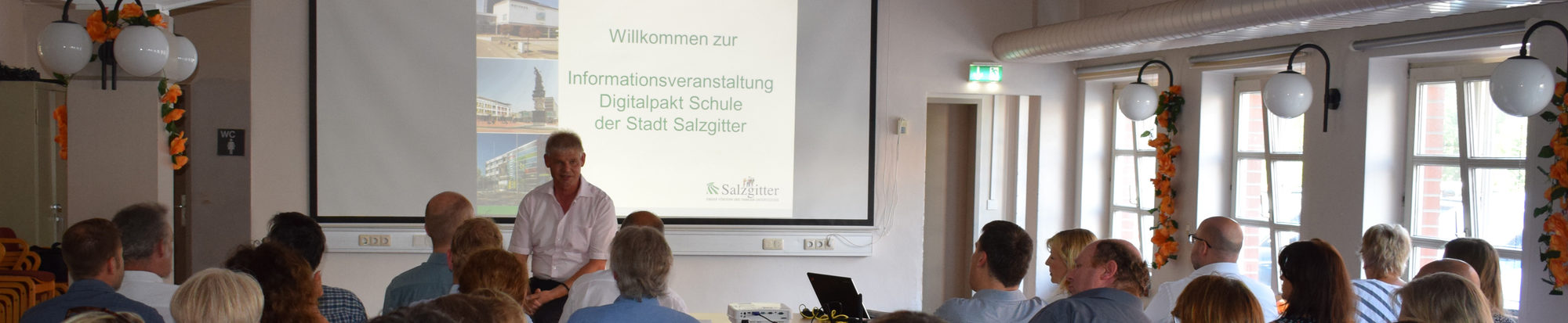 Oberbürgermeister Frank Klingebiel stellt Eckpunkte des Digitalpaktes Schule vor