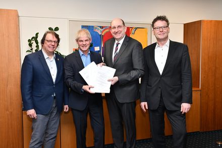 Stadtrat Dr. Härdrich, OB Klingebiel, Landesbeauftragter Wunderling-Weilbier, Dr. Fuchs vom Amt für regionale Landesentwicklung.