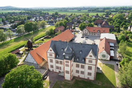 Luftbild von Schloss Salder.