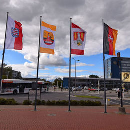 Flaggen am Platz der Städtepartnerschaften