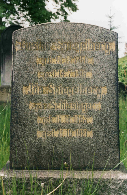 Grabstein für Gustav Spiegelberg, verstorben am 14.7.1916 und Ida Spiegelberg, verstorben am 31.10.1921.