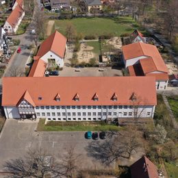 Auf dem Vorplatz der Grundschule Steterburg findet der Tag der Städtebauförderung mit einem abwechslungsreichen Programm statt.