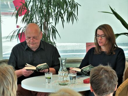 Dirk M. Staats und Marion Stitz bei einer ihrer Lesungen