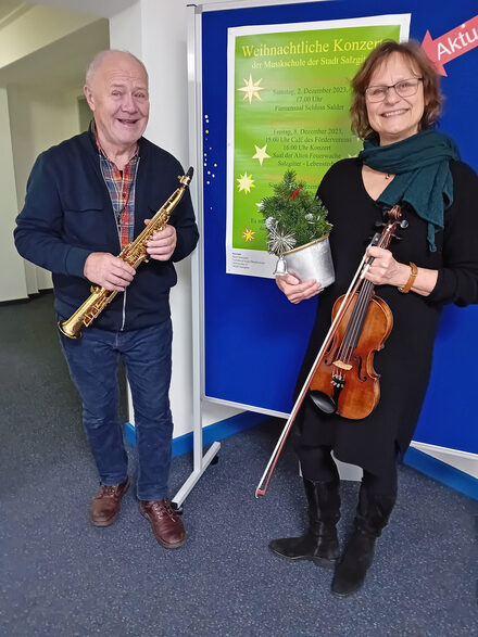 Sabine Petter, Leiterin der Musikschule, und Klaus Händel, Saxofon Lehrer an der Musikschule, freuen sich auf viele Gäste.