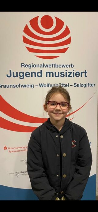 Matilda Plaschke von der Musikschule Salzgitter hat erfolgreich am Musikwettbewerb Jugend musiziert teilgenommen.