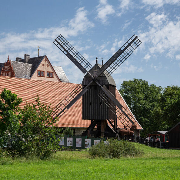 Bild der Bockwindmühle in Schloss Salder