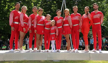 Die Akrobatikgruppe "Geschwister Weisheit"