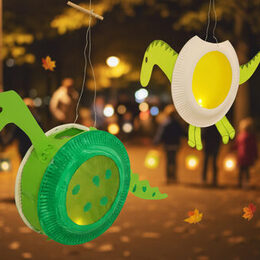 Aus einfachen Materialien entstehen leuchtende Dino-Laternen