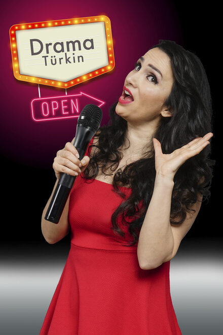 Anlässlich der Interkulturellen Woche präsentiert das Referat für Integration der Stadt Salzgitter das Kabarett-Programm „Drama Türkin“ von und mit Senay Duzcu.