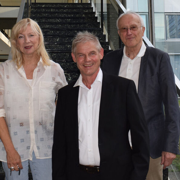 Geschäftsführungen Simone Kessner und Rainer Dworog , in der Mitte Kuratoriumsvorsitzender Oberbürgermeister Frank Klingebiel
