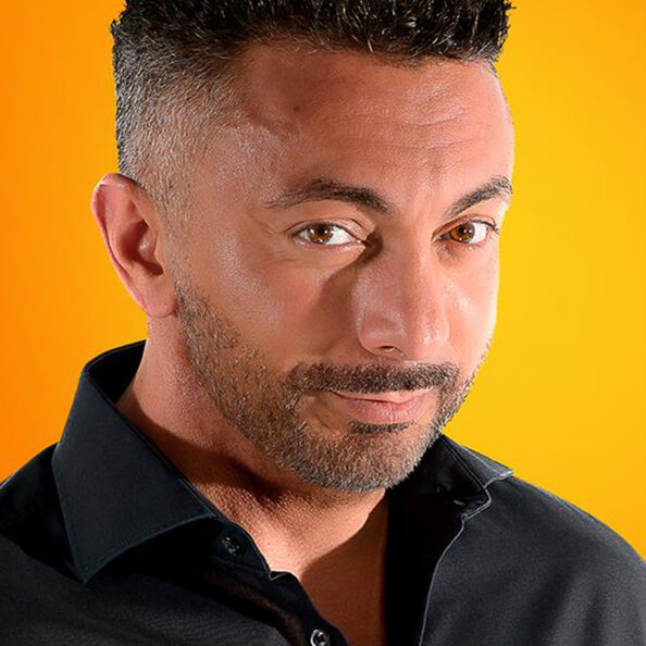 Unter dem Titel „Geist ist geil“ eröffnet der Kabarettist Özgür Cebe das neue Semester der Volkshochschule (VHS).