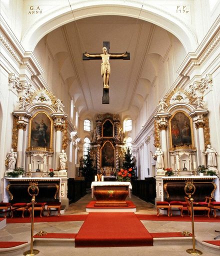 Altarraum in der Kirche St. Abdon und Sennen