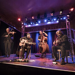 Joscho Stephan gastiert mit seiner Band in der Kniestedter Kirche.