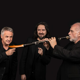 Helmut Eisel und Stefan Engelmann, Kontrabass sowie Juan Pablo Ganzales, Gitarre.