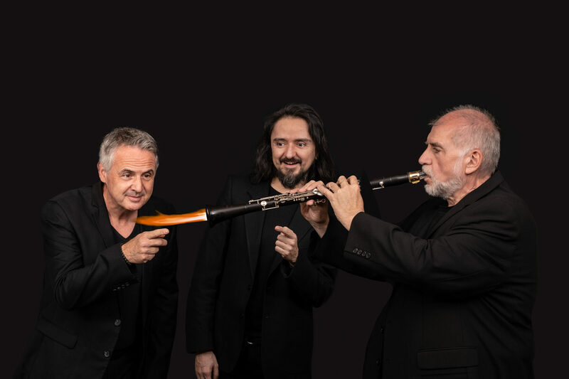 Helmut Eisel und Stefan Engelmann, Kontrabass, Juan Pablo Ganzales, Gitarre.