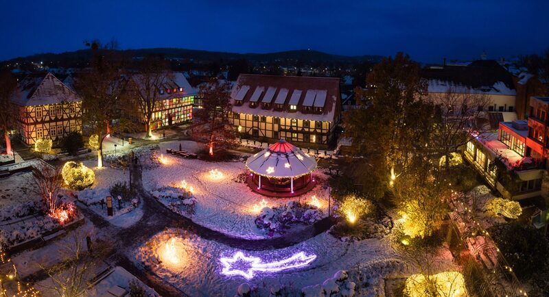 Illuminierter Rosengarten